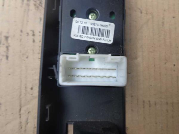 BOUTON LEVE VITRE KIA CEED 2010 ( 2VITRES ) - Vue 3